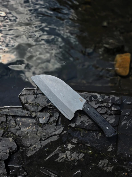 Tasak serbski rękojeść G10, wykończenie stonewash w użytku