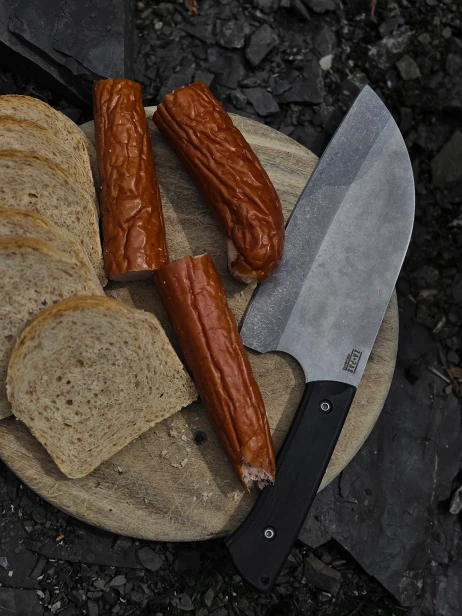 Tasak serbski rękojeść G10, wykończenie stonewash w użytku